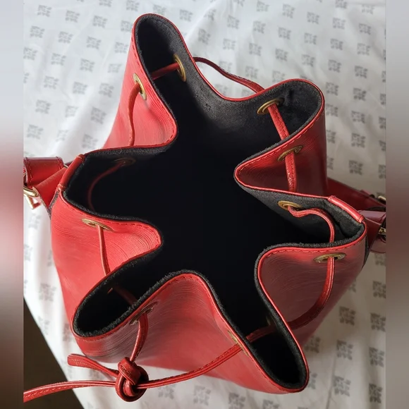 Louis Vuitton Petite Noe Strawstring Bucket Shoulder Bag In Red Epi Leather